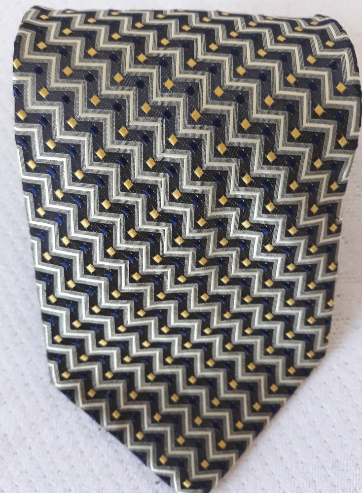 Hugo Boss tie, 100% silk. Made in Italy